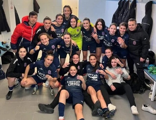 Las jugadoras del CDM celebran la victoria en el vestuario // Foto cedida